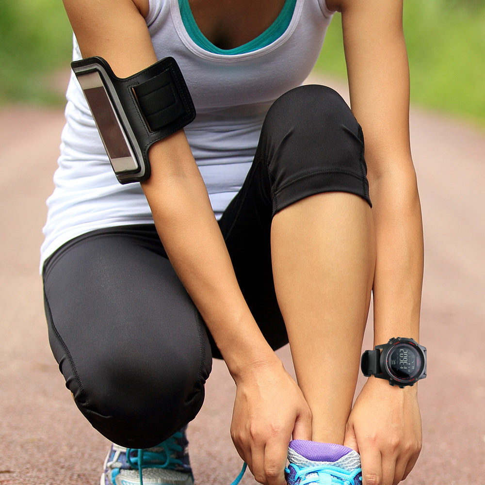 Smartwatch digital sporty dengan desain kasual elegan