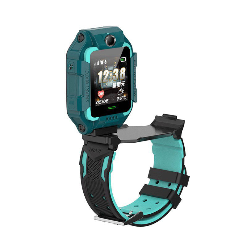 anak senang memakai smartwatch dengan GPS